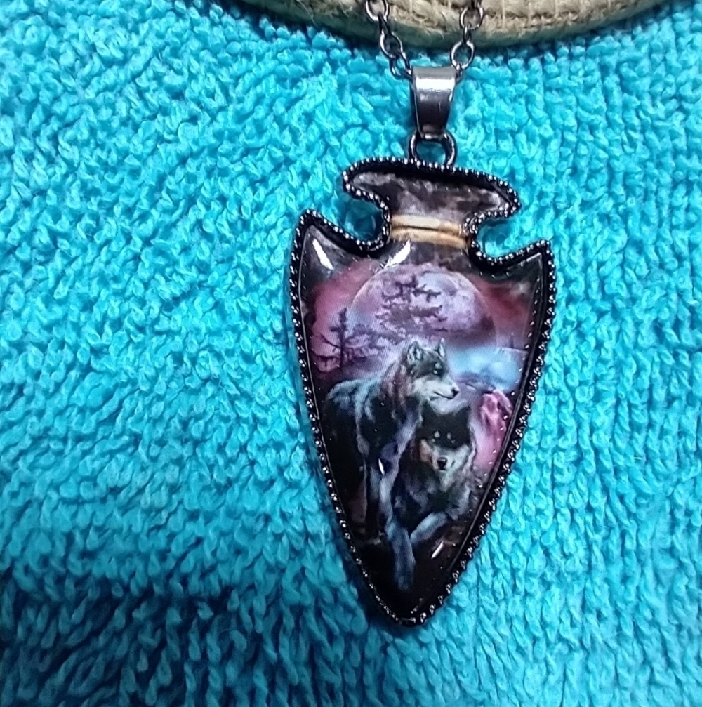 Silvertone wolf couple arrowhead moon purple blue chain necklace - Picture 3 of 5